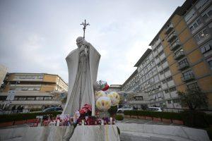 un-parte-medico-positivo-indica-que-el-papa-francisco-se-recupera-con-una-“leve-mejoria”