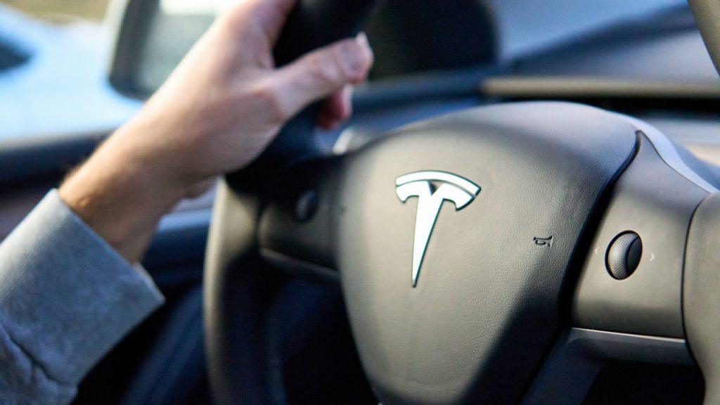 tesla-solicita-permisos-en-california-para-lanzar-su-servicio-de-robotaxis
