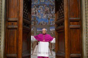 la-fumata-negra-abre-la-pugna-entre-los-favoritos-del-conclave-en-una-iglesia-dividida