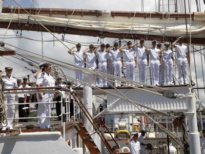 el-juan-sebastian-elcano-sale-de-santo-domingo-con-la-princesa-leonor