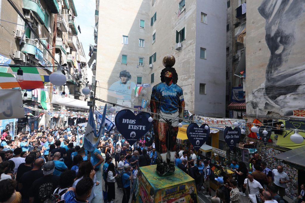 napoles-estalla-en-una-fiesta-sin-fin-para-celebrar-su-cuarto-titulo-liguero
