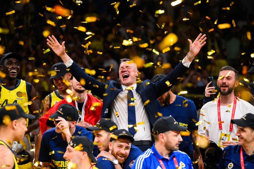 jasikevicius-corona-al-fenerbahce-como-campeon-de-la-euroliga