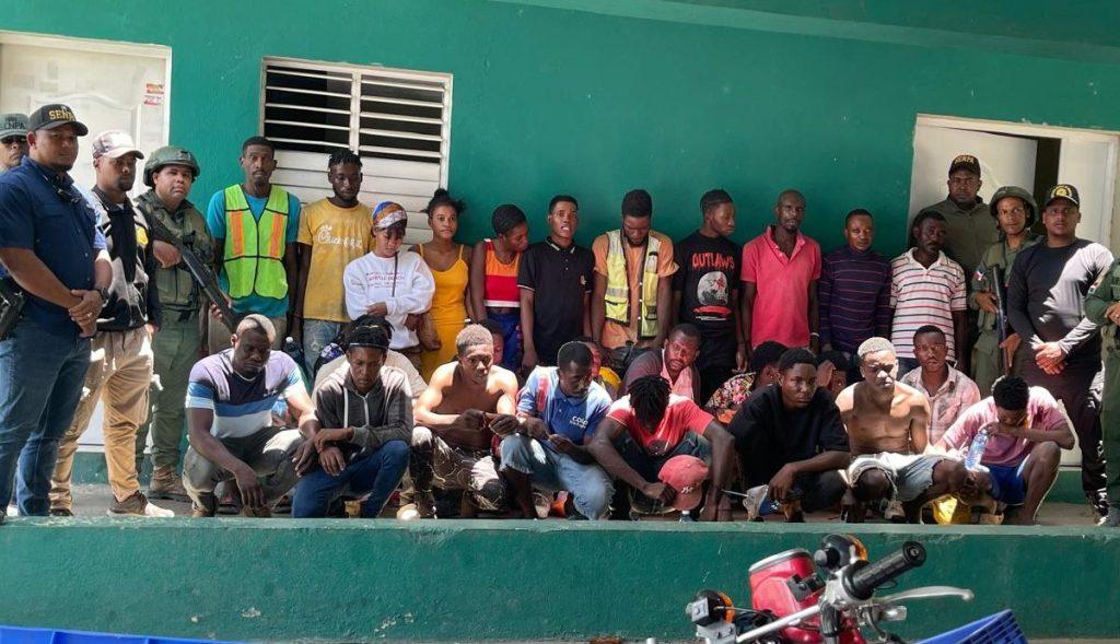 apresan-28-haitianos-ilegales-en-operativo-contra-ocupacion-y-construccion-ilegal-en-santiago