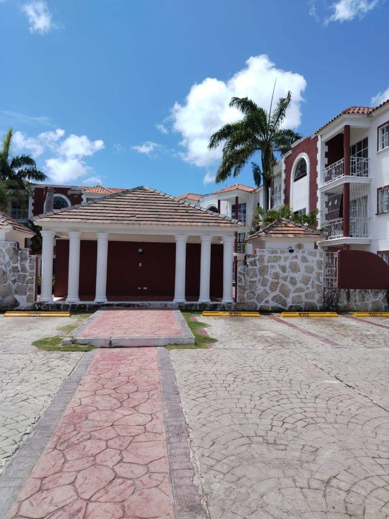 Imagen relacionada con Crece la preocupación por ola de robos en el Residencial Regla María en Pueblo Bávaro