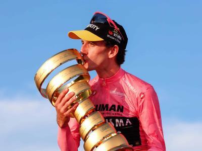 simon-yates-gana-el-giro-de-italia-en-roma