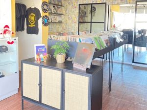 cafe-en-pasta:-refugio-para-amantes-del-vinilo-y-la-cultura-musical