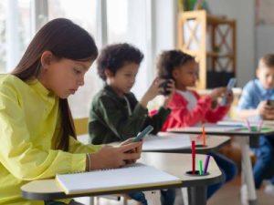 ny-se-prepara-para-prohibir-telefonos-inteligentes-en-las-escuelas