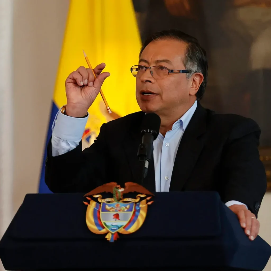 petro-exige-a-sus-ministros-firmar-decreto-de-consulta-popular:-«quien-no-firme,-se-va»