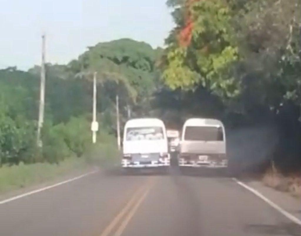 denuncian-choferes-de-monte-plata-y-sabana-grande-compiten-por-pasajeros