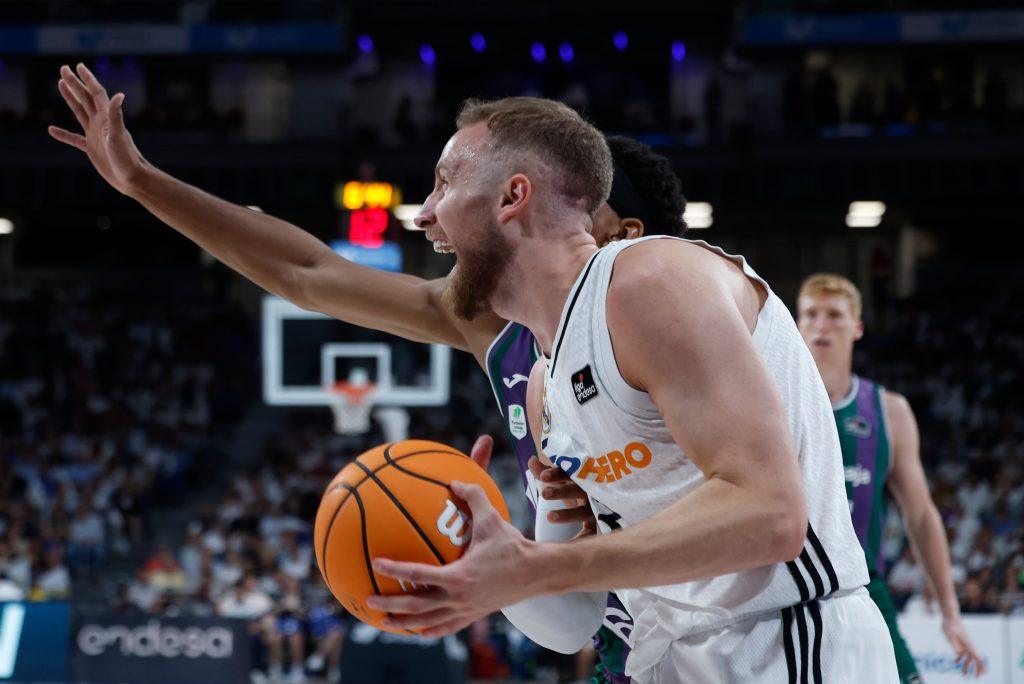la-energia-del-real-madrid-funde-al-unicaja:-99-81