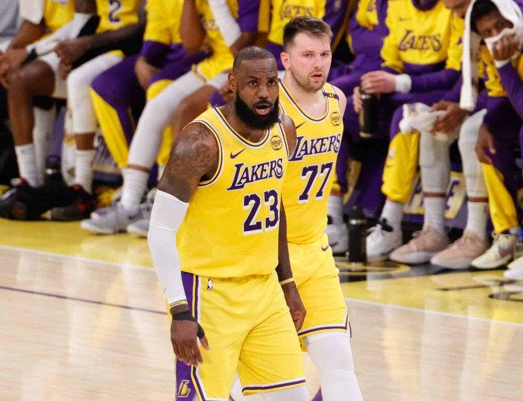 la-familia-buss-vende-a-los-angeles-lakers-por-10.000-millones-de-dolares-al-dueno-de-los-dodgers