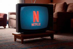 netflix-reinvento-la-forma-de-ver-series.-en-francia,-ha-firmado-un-acuerdo-para-volver-a-la-tele-de-toda-la-vida