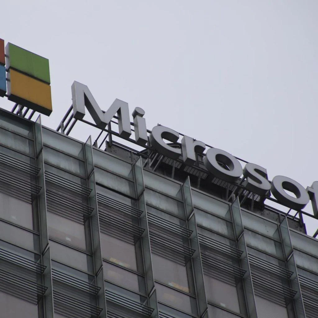 microsoft-sustituye-su-«pantalla-azul-de-la-muerte»-con-cara-triste-por-una-de-color-negro