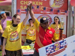independencia-de-ee-uu.:-mujer-bate-record-al-comer-hamburguesas