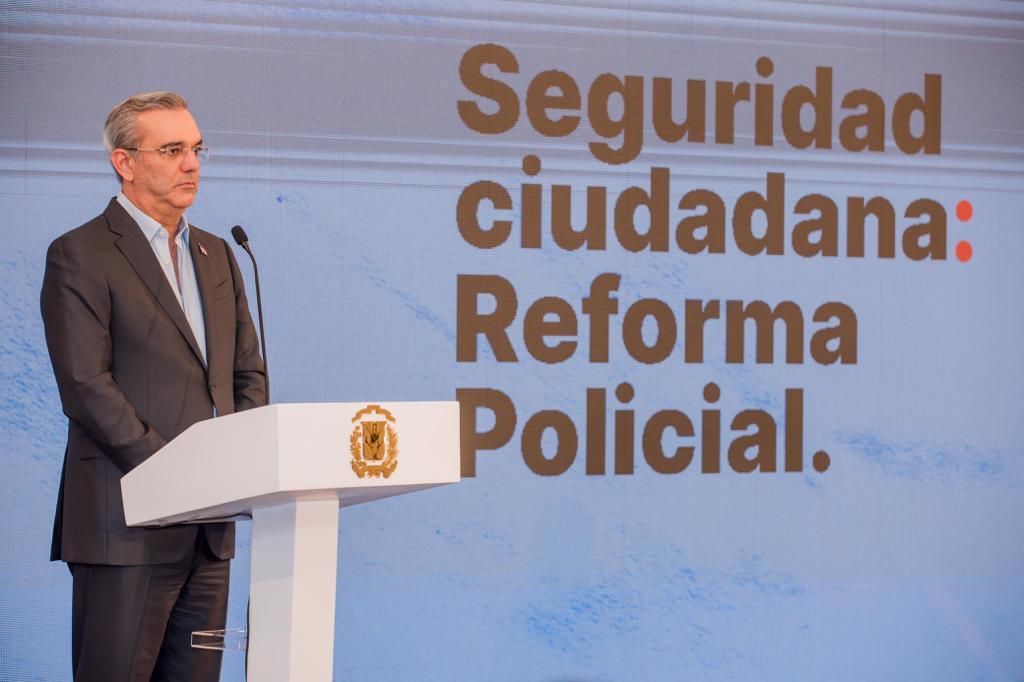abinader-defiende-reforma-policial-y-dice-incidentes-con-agentes-son-menores-que-antes