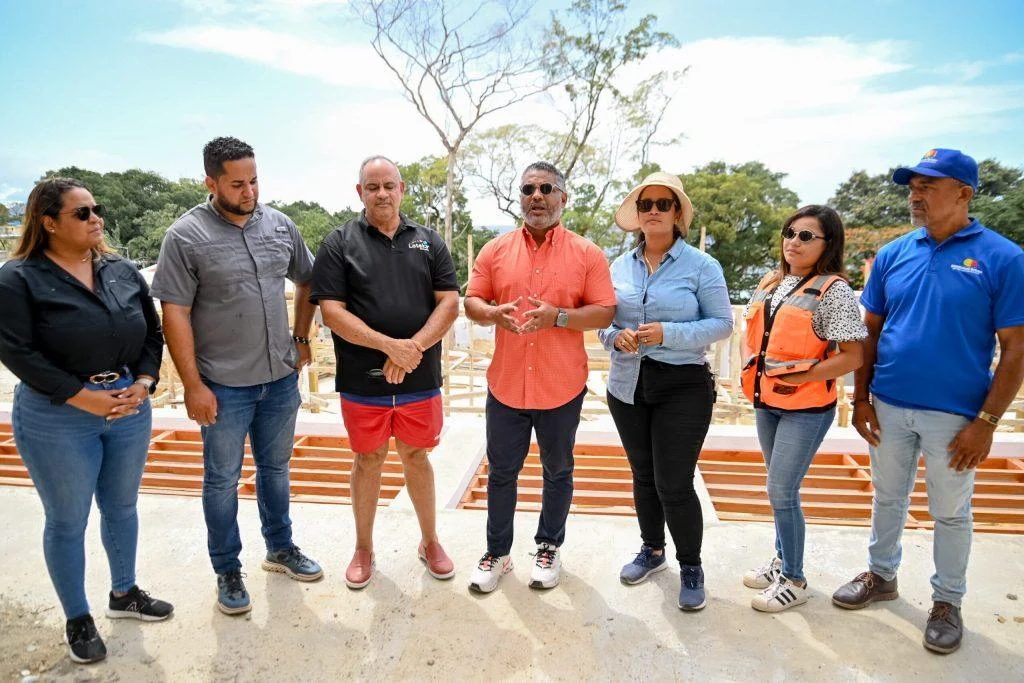 comision-de-turismo-supervisa-avances-de-trabajos-en-playa-de-sosua