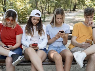 desconectar-a-los-jovenes-de-pantallas-adictivas