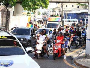 jovenes-celebran-diversidad-en-caravana-del-orgullo-lgbtiq+-2025