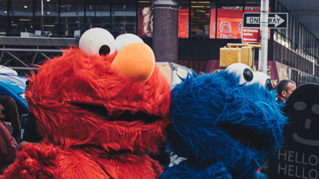 elmo,-el-adorable-personaje-de-barrio-sesamo,-se-descuelga-con-comentarios-antisemitas-en-x