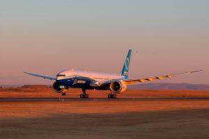 el-777x-es-la-gran-apuesta-de-boeing-para-volver-a-la-cima:-alas-plegables,-cabina-redisenada-y-el-motor-mas-grande-del-mundo