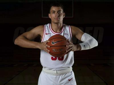 chris-manon,-de-origen-criollo,-firmo-contrato-de-doble-via-con-lakers