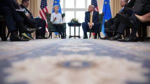 la-ue-se-resigna-a-un-arancel-del-15%-a-sus-exportaciones-para-cerrar-un-pacto-comercial-con-estados-unidos