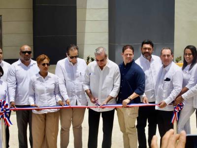 abinader-inaugura-hospital-traumatologico-y-cuatro-escuelas-en-higuey