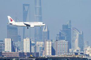 la-guerra-comercial-entre-china-y-eeuu-va-tambien-de-aviones.-el-comac-c919-ya-amenaza-el-futuro-de-boeing-y-airbus