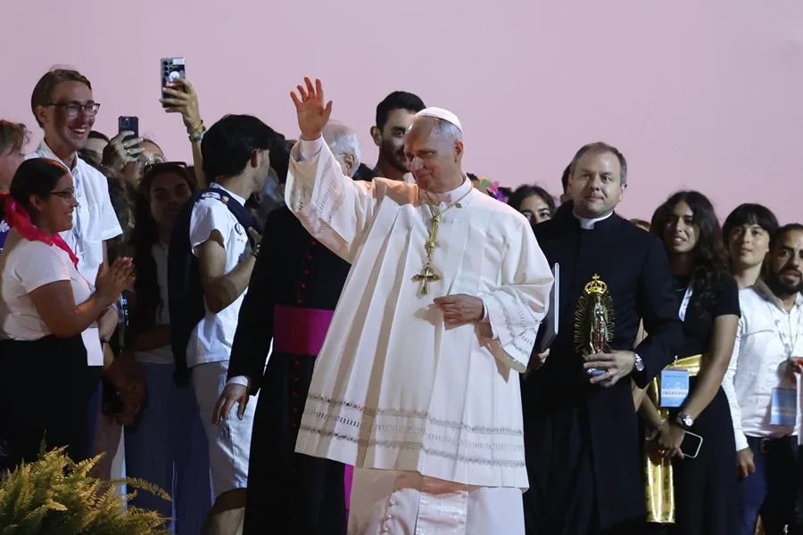 leon-xiv-llama-a-«construir-un-mundo-mas-humano»-en-un-multitudinario-jubileo-de-jovenes