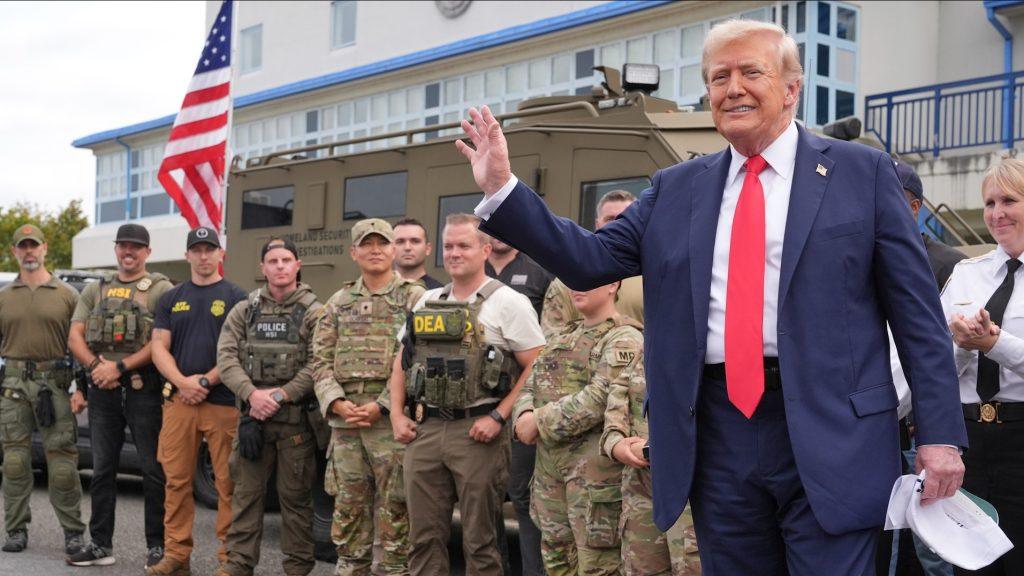 trump-alardea-del-despliegue-de-tropas-y-policia-federal-en-washington:-“se-van-a-quedar-un-largo-tiempo”