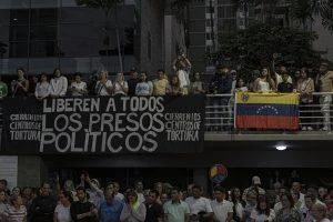 el-gobierno-de-venezuela-libera-a-13-presos-politicos