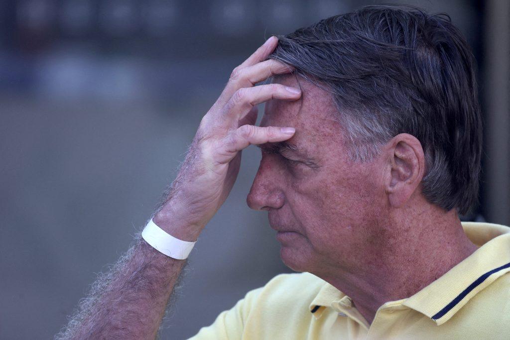 el-juez-ordena-a-la-policia-reforzar-la-vigilancia-a-bolsonaro-para-evitar-una-fuga