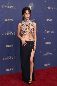 los-mejores-‘looks’-los-emmy:-del-top-de-piedras-de-jenna-ortega-al-panuelo-palestino-de-bardem