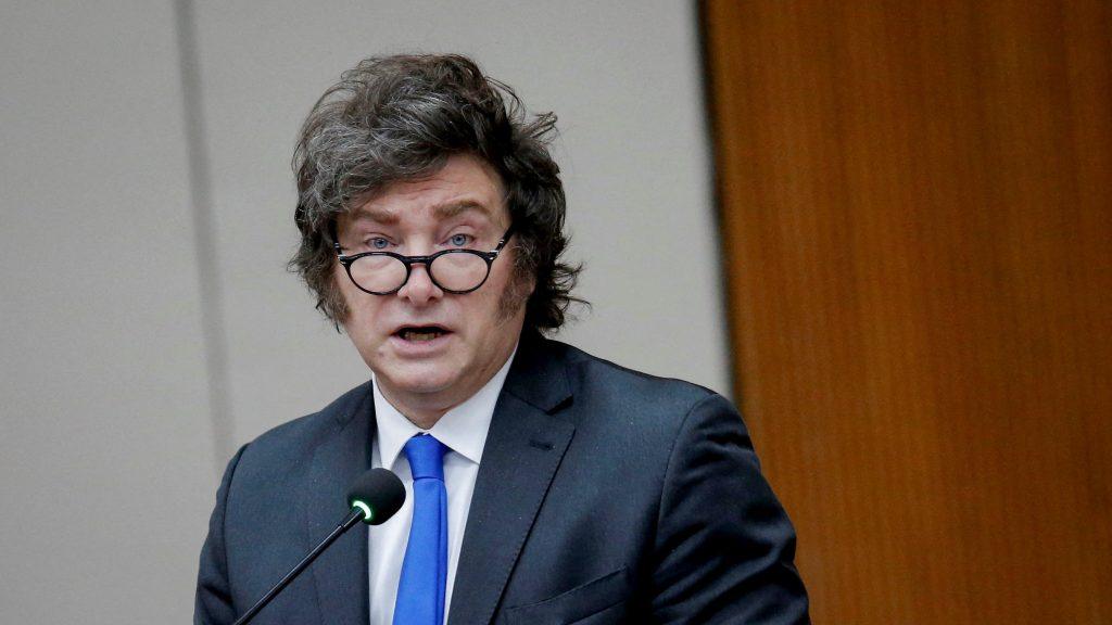 argentina-vende-reservas-para-aliviar-la-presion-cambiaria-y-milei-asegura-que-negocia-un-prestamo-de-estados-unidos