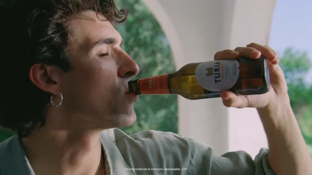 cervezas-turia-celebra-el-regreso-de-«la-rubia-de-valencia»-con-un-spot-que-reivindica-las-tradiciones