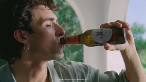 cervezas-turia-celebra-el-regreso-de-«la-rubia-de-valencia»-con-un-spot-que-reivindica-las-tradiciones