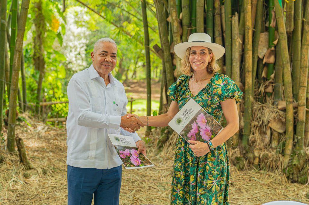 eco-bahia-de-grupo-pinero-firma-acuerdo-con-el-jardin-botanico-para-conservacion-de-especies