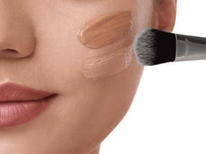 maquillaje-liquido:-la-tendencia-que-ilumina-y-realza-la-piel