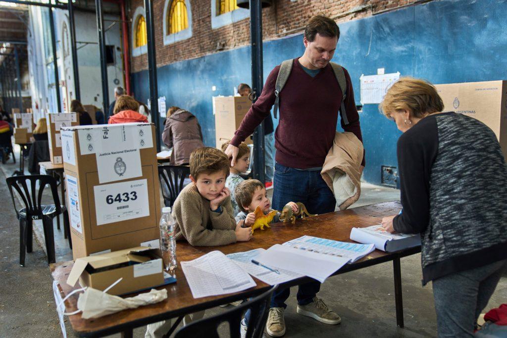 elecciones-legislativas-en-argentina-2025,-en-vivo-|-milei-gana-las-elecciones-legislativas-de-medio-mandato-con-mas-del-40%-de-los-votos