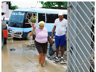 lluvias-complican-acceso-al-cementerio-de-los-casabes