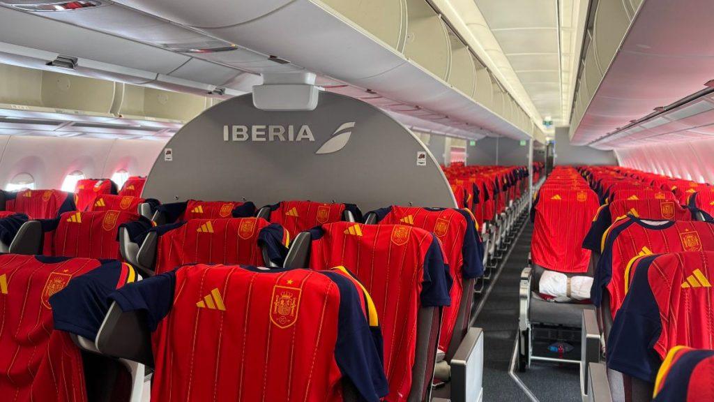 iberia-lleva-la-pasion-por-«la-roja»-a-los-cielos-con-una-sorpresa-en-su-vuelo-madrid–mexico