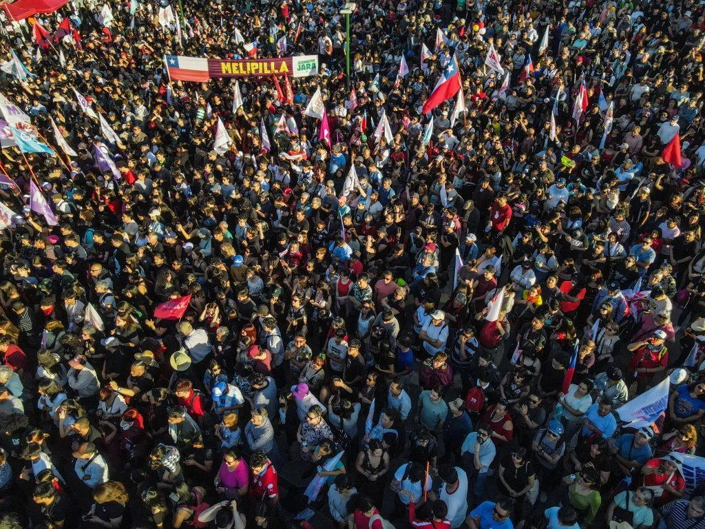 jeannette-jara-cierra-su-campana-presidencial:-“chile-no-se-cae-a-pedazos;-es-un-gran-pais”