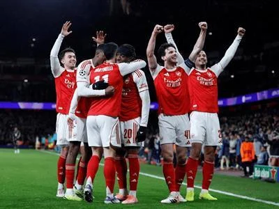 champions-league:-arsenal-unico-invicto-y-lider-de-la-champions