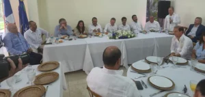 Imagen relacionada con Empresarios turísticos y obispo se reúnen para revisar el futuro de La Altagracia