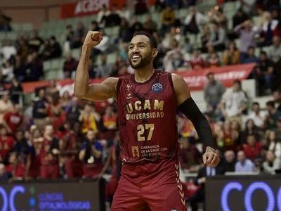 sadiel-rojas-ve-retirada-su-camiseta-del-ucam-murcia