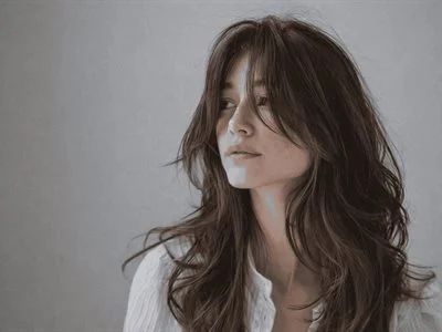 por-que-el-“butterfly-cut”-se-ha-convertido-en-el-corte-en-tendencia