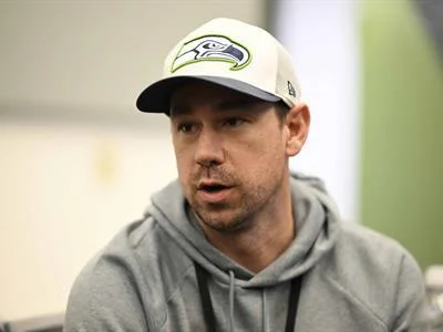 nfl:-klint-kubiak-deja-a-los-campeones-seahawks-para-ir-a-raiders