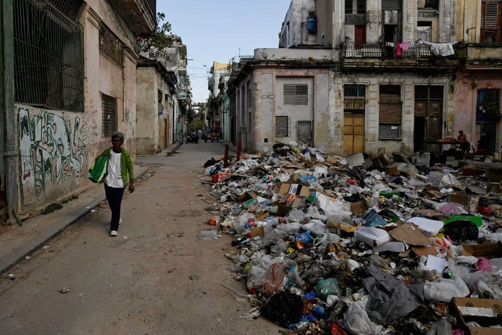la-deuda-del-gobierno-cubano-con-las-empresas-espanolas-ronda-como-minimo-los-300-millones-de-euros