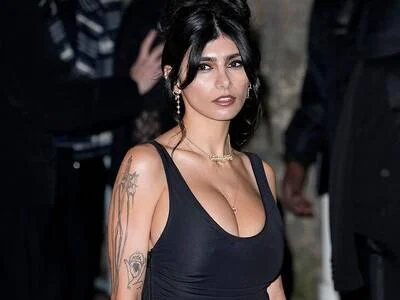 mia-khalifa-comparte-una-cena-con-mangu-en-apoyo-a-dominicana