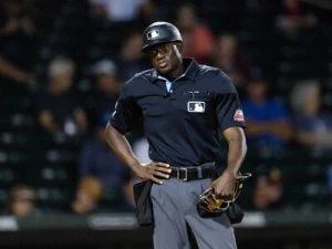 felix-neon-debuta-manana-como-umpire-de-la-mlb